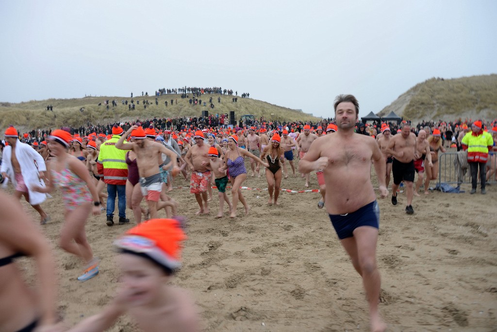 ../Images/Nieuwjaarsduik Nederzandt 2020 036.jpg